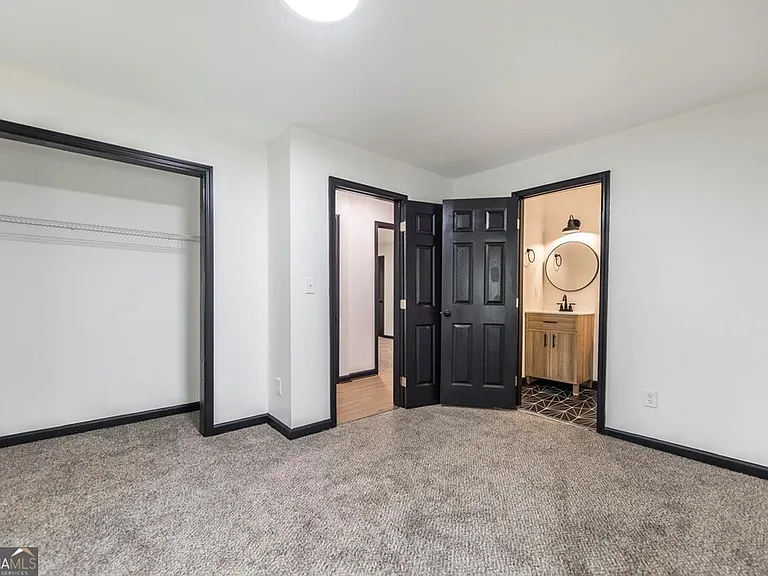404 Benjamin St — Photo 8