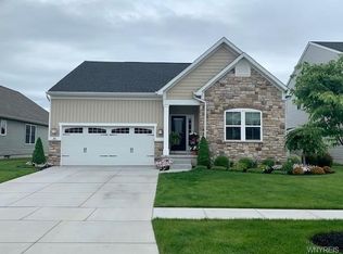 89 Waterway Ln, Amherst, NY 14228