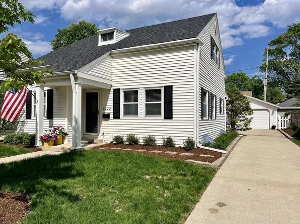 5122 North Diversey BOULEVARD, Whitefish Bay, WI 53217