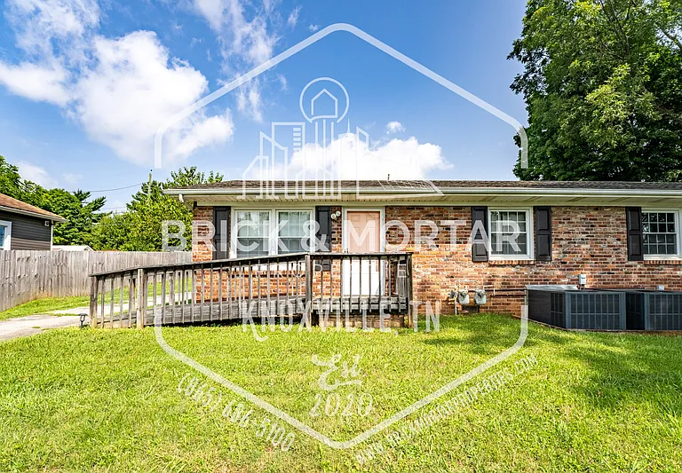 2407 Holbrook Dr — Photo 1