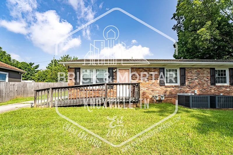 2407 Holbrook Dr