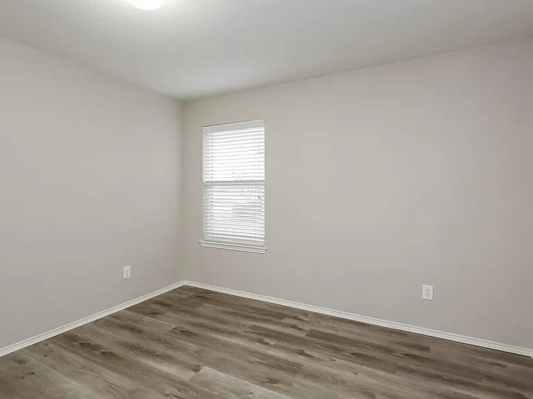 2036 Godiva St — Photo 13