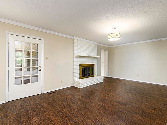 5th image of 17 Bradford Dr