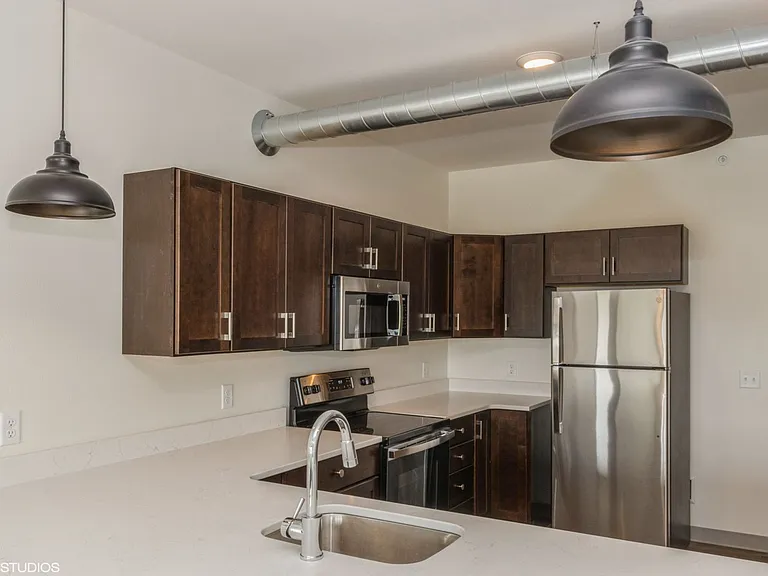 The Leo at the Hub Apartments — Photo 23