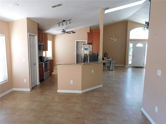 3rd image of 1571 Pine Ct