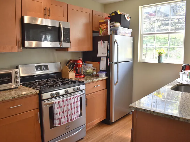 2326 Primrose St — Photo 10