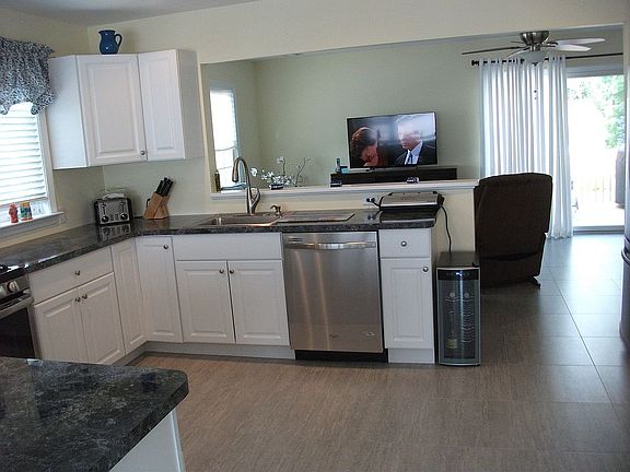 3rd image of 105 Tiller Dr