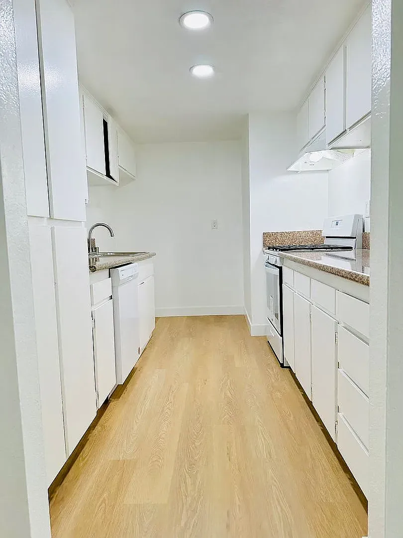 Bever Place — Photo 1