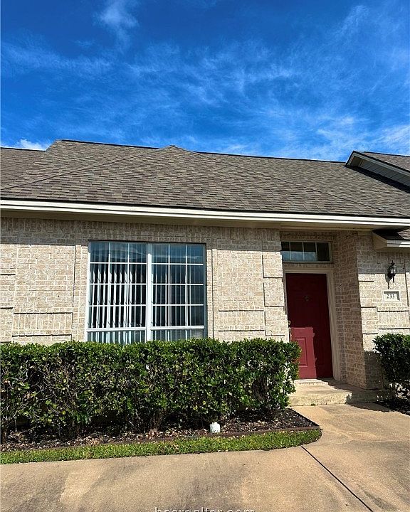 1st image of 233 Navarro Dr
