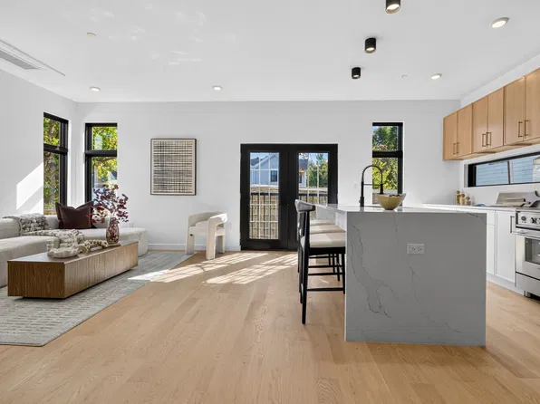 15 Clyde St #R, Somerville, MA 02145