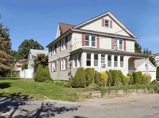 2 Elm St, Glen Head, NY 11545