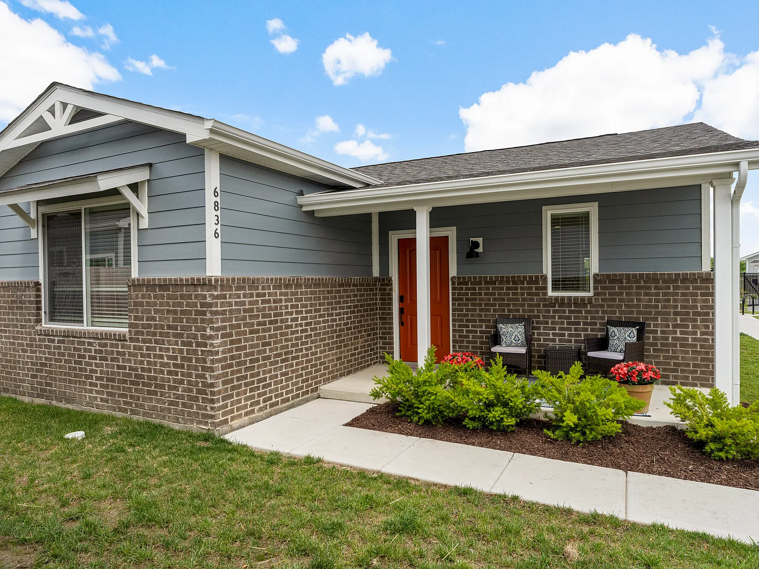 3 bed, 2.0 bath, 1250 sqft, $2,399 — Photo 3