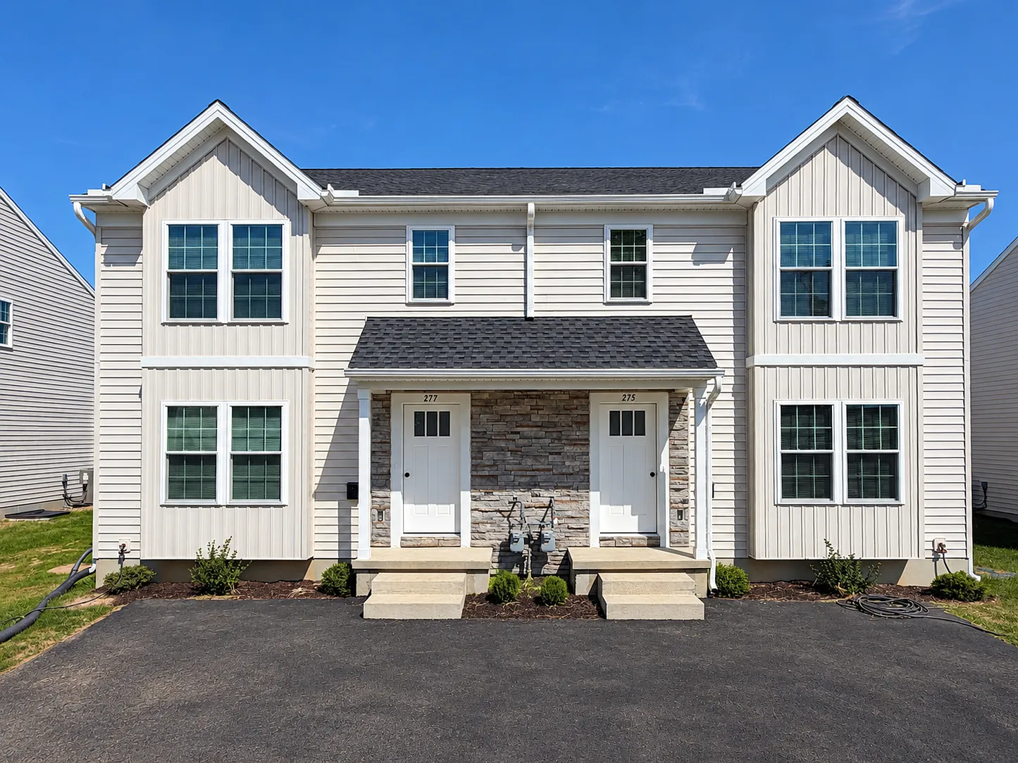 3 bed, 2.5 bath, 1380 sqft, $1,950 — Photo 1
