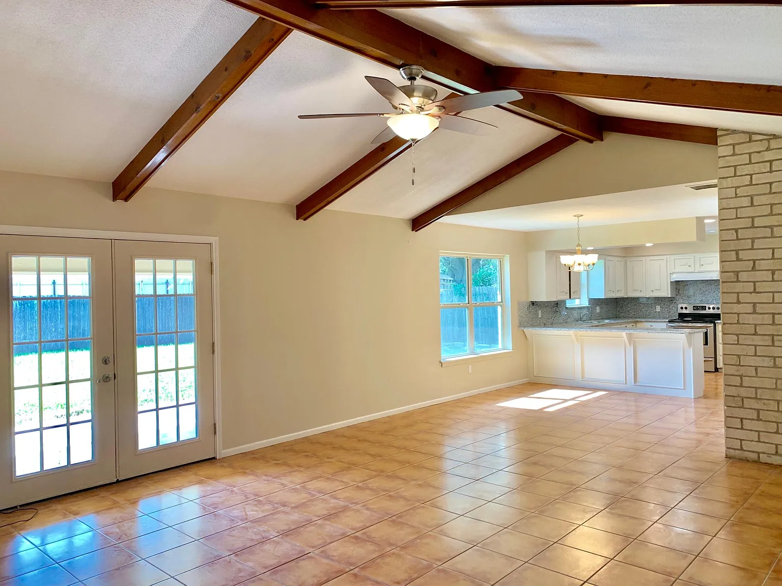 3 bed, 2076 sqft, $1,850 — Photo 4