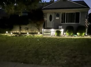 24252 Johnston Ave, Eastpointe, MI 48021