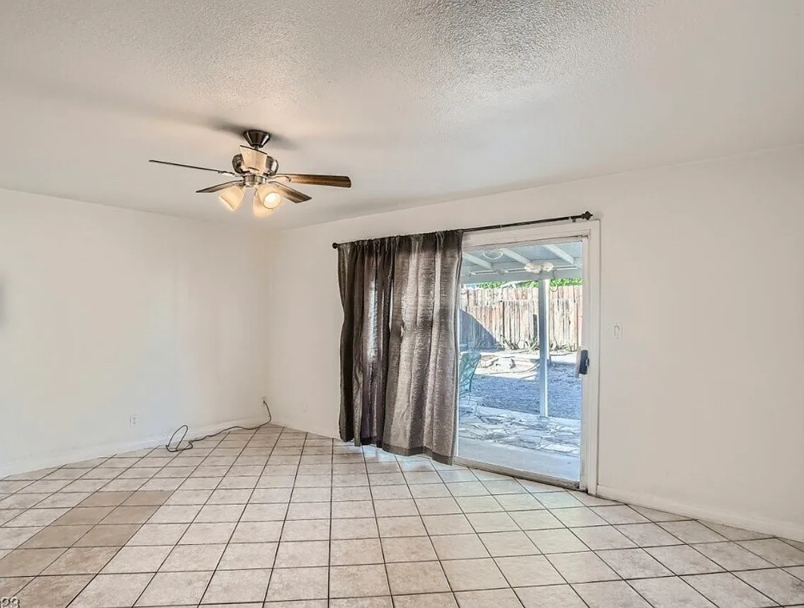 3 bed, 1180 sqft, $2,200 — Photo 3