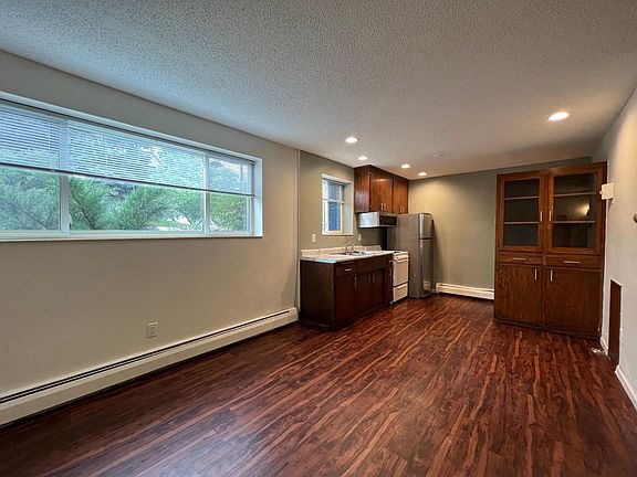 4th image of 730 Fairview Ave N #4