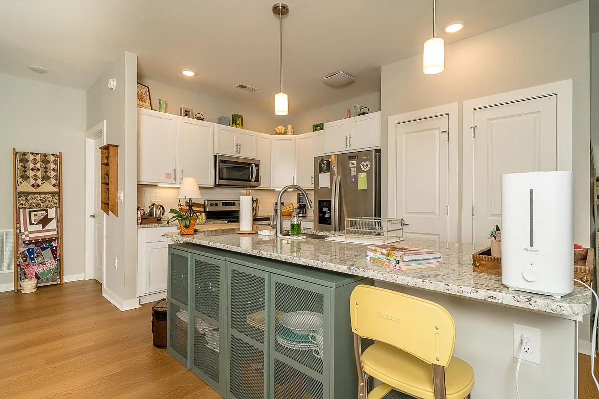 1559 Crownpoint Dr — Photo 2