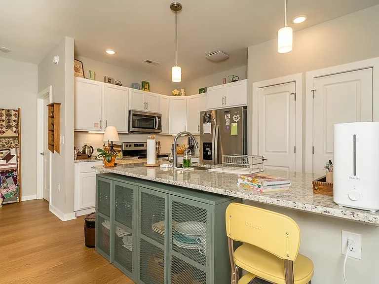 1559 Crownpoint Dr #206 — Photo 2