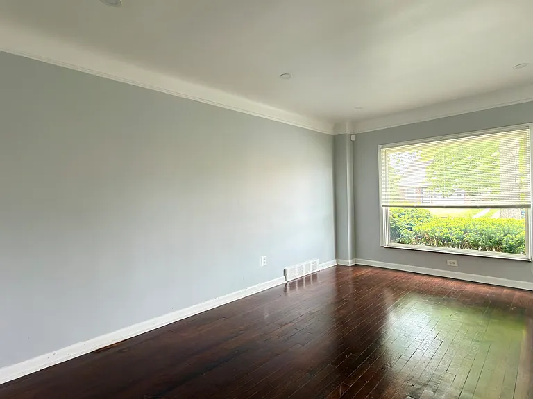 13618 Grandmont Ave — Photo 5