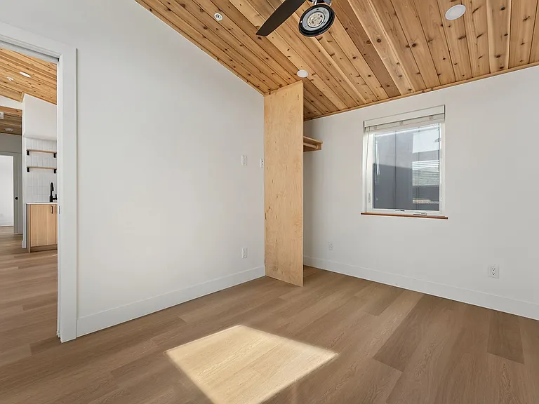 11446 NE Morris St — Photo 12