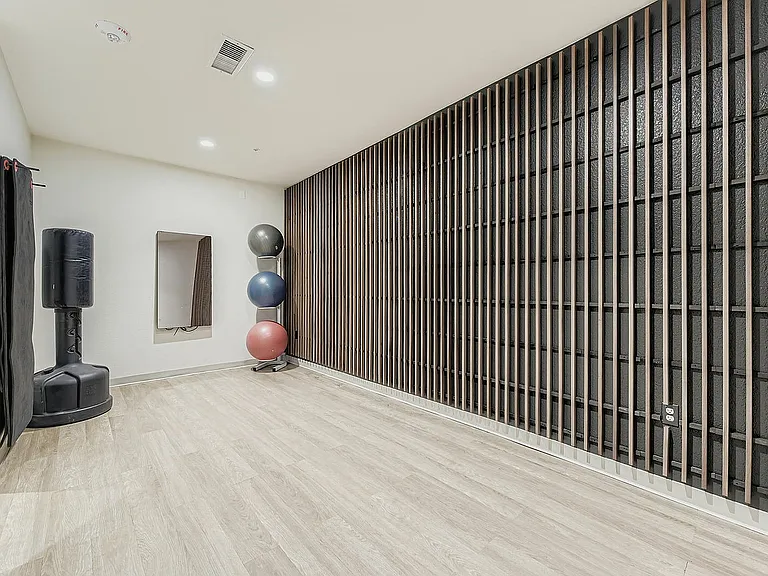 828 Broadway - Web Quality - 004 - 06 Exercise Room