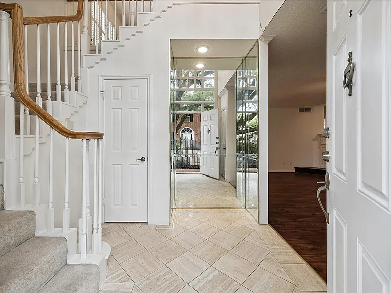 2125 Bering Dr #2125 — Photo 4