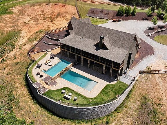 2nd image of 173 Beck Ln