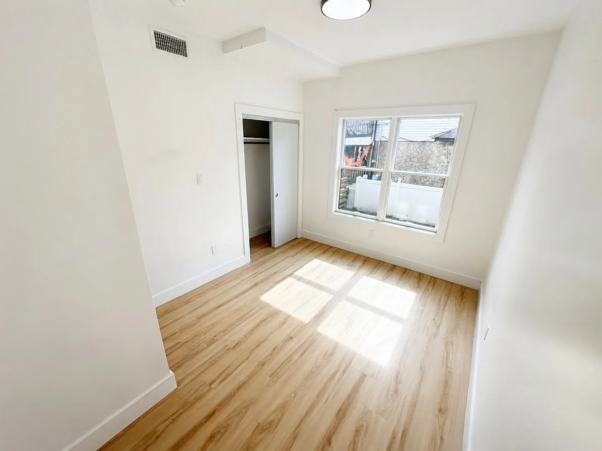 2 bed, 899 sqft, $3,199 — Photo 4