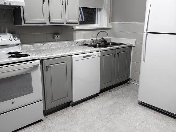 4th image of 4011 Blair Ave