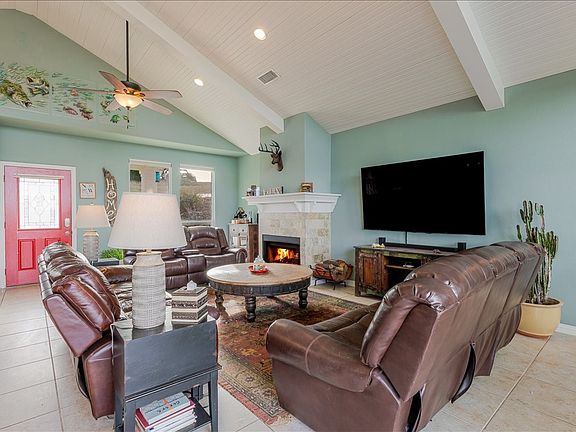 3rd image of 1002 Cedar Dr