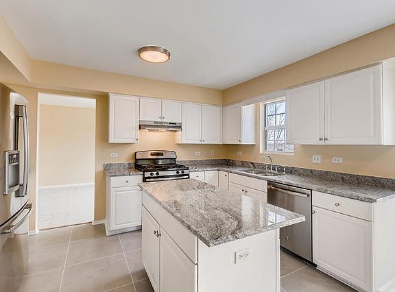 3rd image of 1020 Trillium Ln