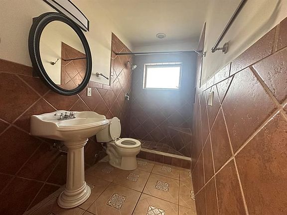 4th image of 2521 Barkley Dr W APT A
