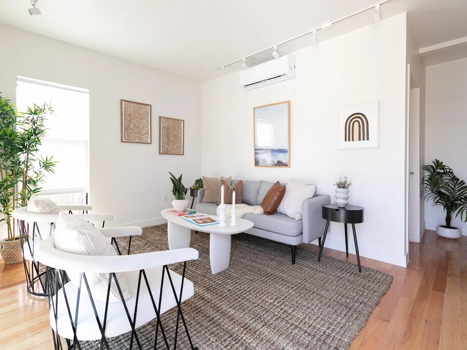 3 bed, 960 sqft, $3,300 — Photo 1