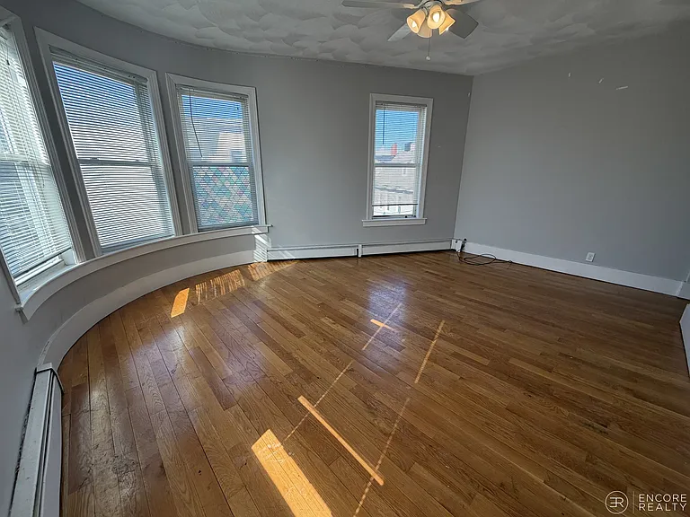 33 Portsmouth St #4R — Photo 1