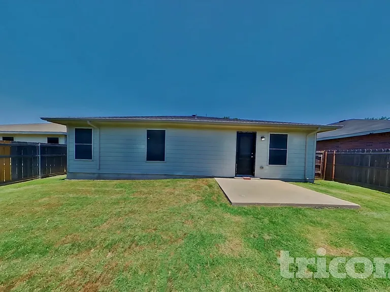 2328 White Oak Dr — Photo 15