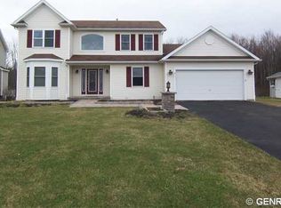 75 Caitlin Trl, West Henrietta, NY 14586