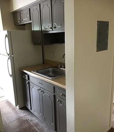 3rd image of 25 Fairview Ave APT B27