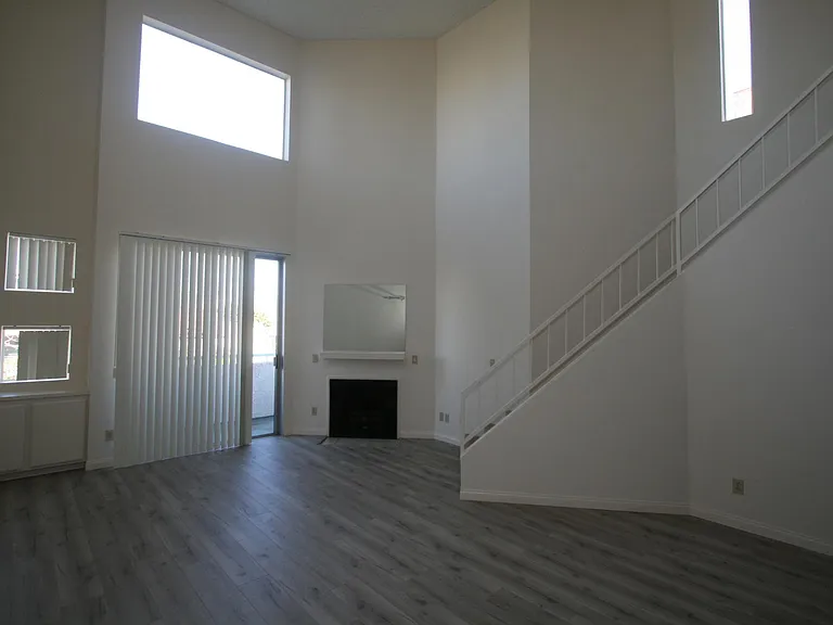 3637 Clarington Ave #213 — Photo 4