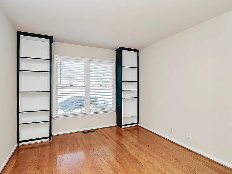 500 River Oaks Ln — Photo 9