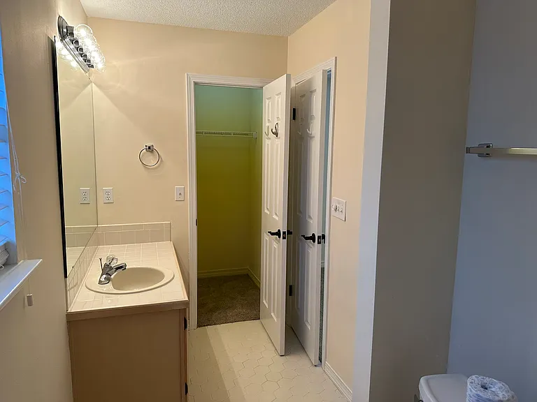 220 Parkwood Cir — Photo 27