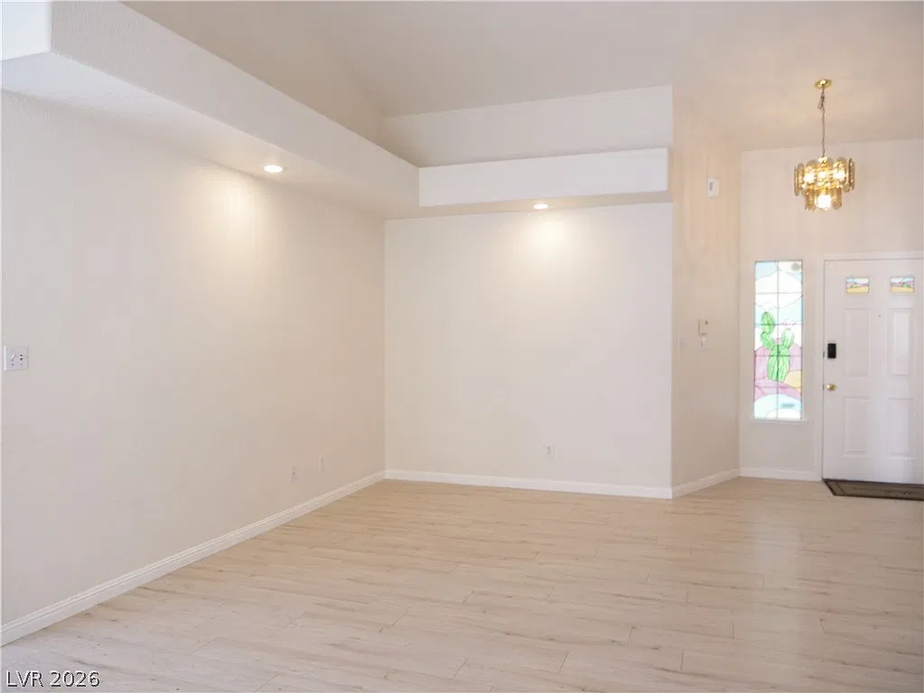 3 bed, 2.0 bath, 1482 sqft, $2,100 — Photo 3