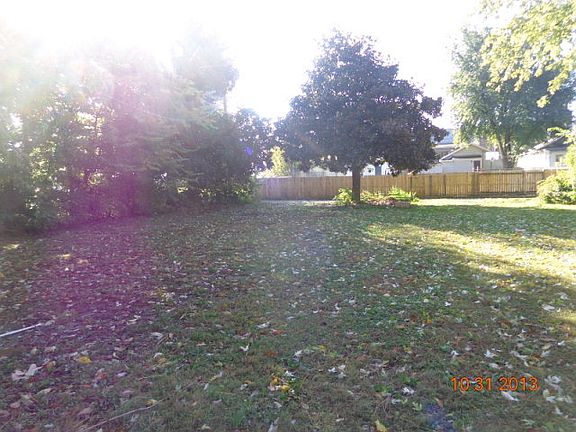 3rd image of 1706 W 4th St