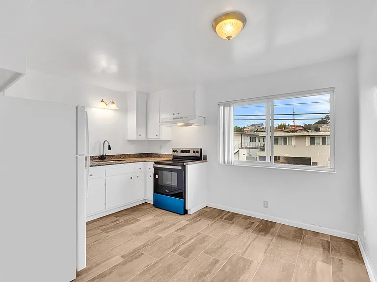 5823 Alameda Ave #D — Photo 4