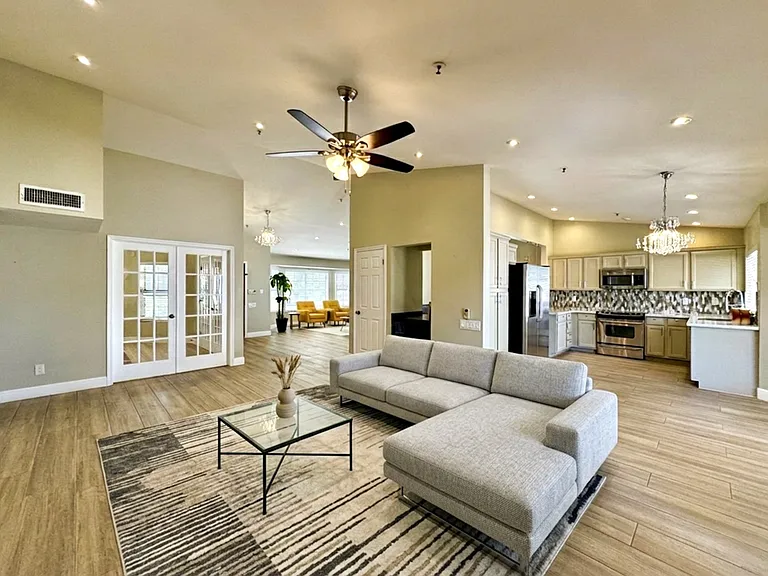 9104 E Sharon Dr — Photo 14