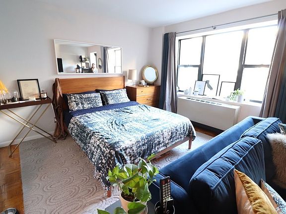 3rd image of 337 W 43rd St #3M