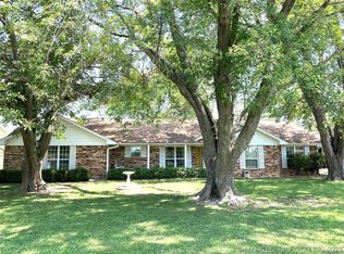 10881 E Canyon Oaks Cir, Claremore, OK 74017