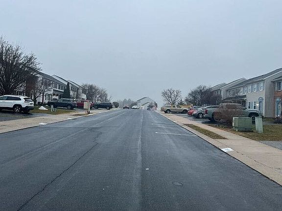 4th image of 295 Robin Hill Cir