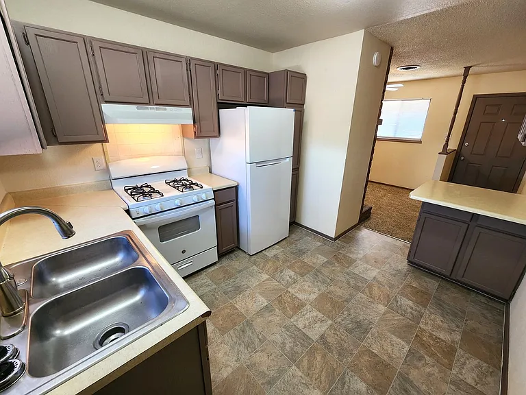 2509-2511 Pecan Dr — Photo 7