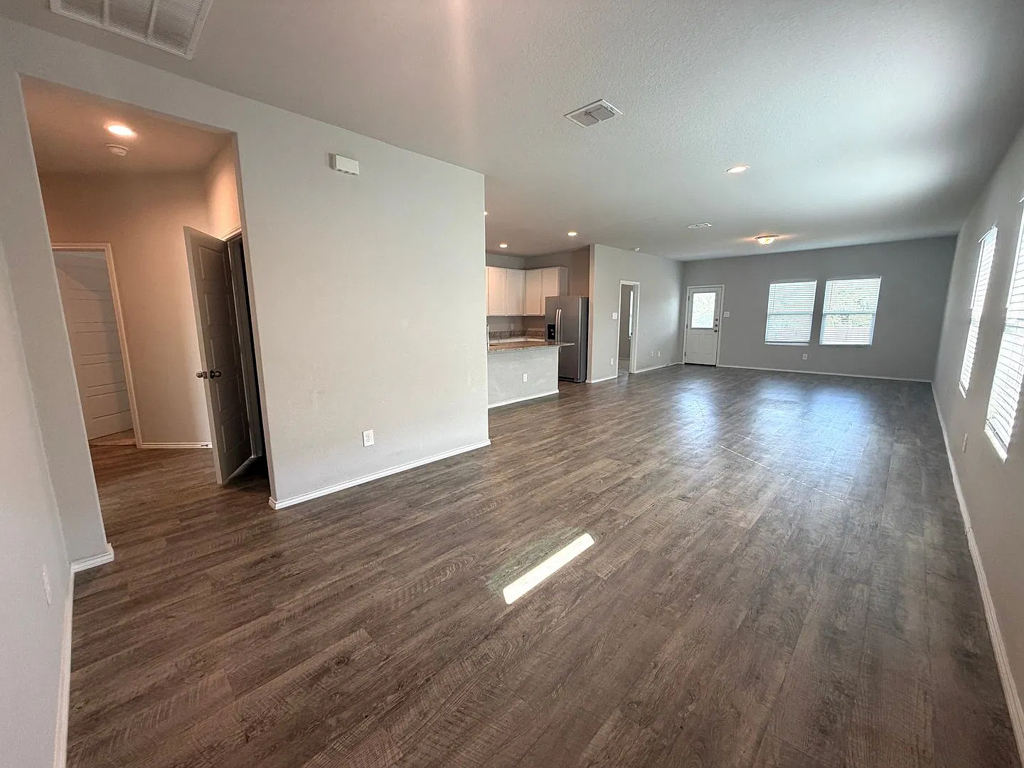 3BD 2BA in Converse — Photo 3